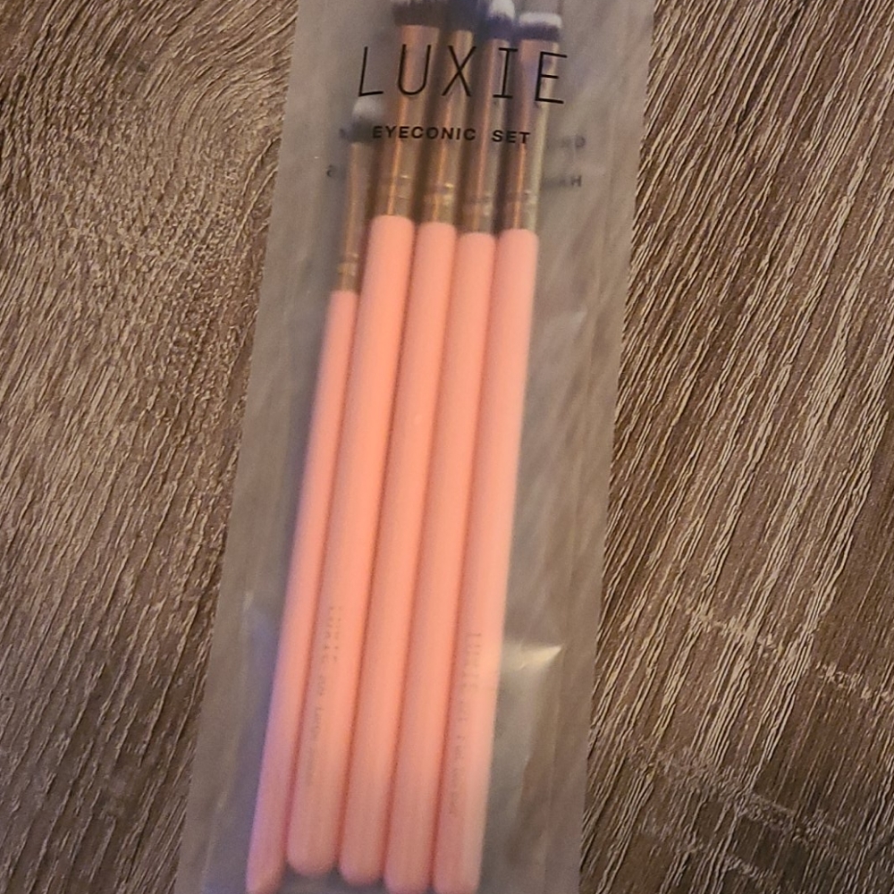 Luxie eyeconic set Makeup Brush set